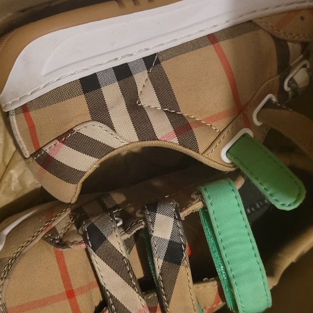 Burberry Sneakers - Picture 2 of 4
